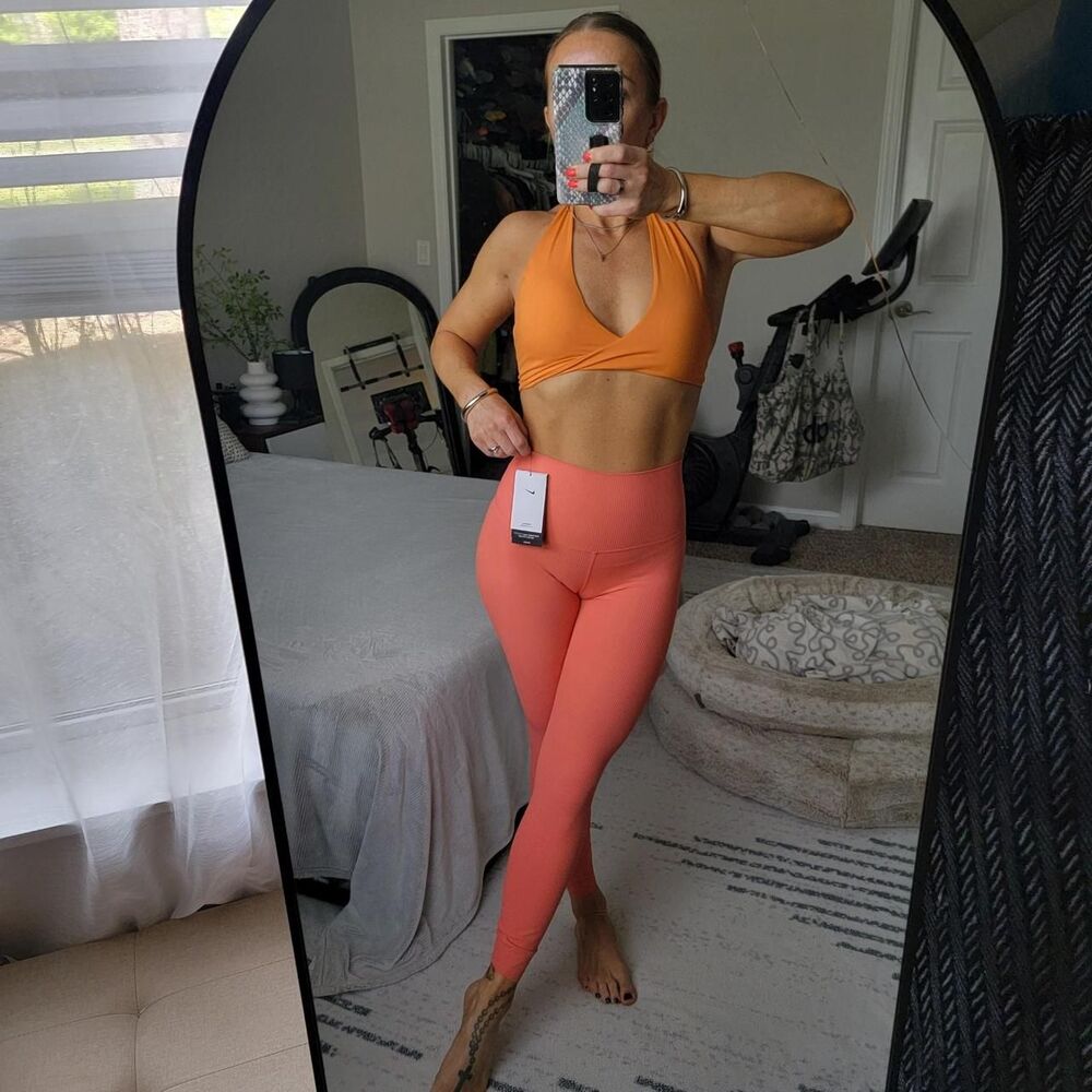 NWT NIKE ZENVY MINI RIB LEGGINGS IN CORAL.